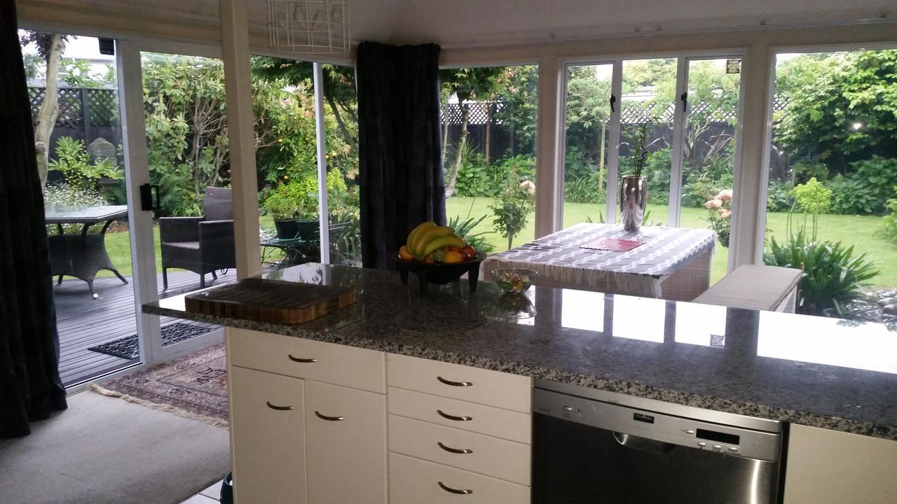 Berni'S Boutique Bnb Christchurch Eksteriør billede